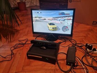 Predám Xbox 360, 120 GB, Kinect, 2 Ovládače + 20 Hier