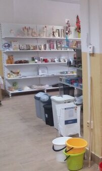 Predám obchodné regále v-2,1m, šírka 1 m v dĺžke 6m