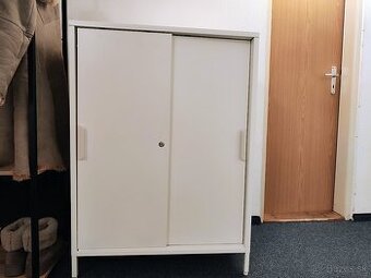 Uzamykateľná skriňa IKEA