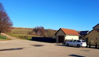 Slnečné pozemky na výstavbu 3 RD alebo dvojdomov