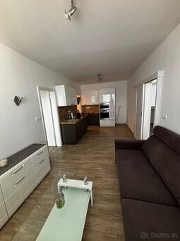 Na predaj zrekonštruovaný 4 izbový byt Lietavska ul.