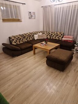 Rohová sedacia súprava s taburetkou