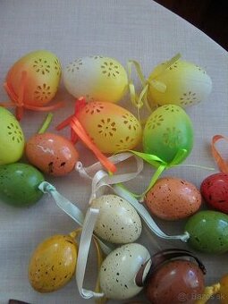 Predám  plastové  veľkonočné vajíčka - 18 ks spolu.