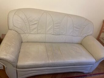 Kozena sedacka 3+1+1, rozkladacia, komfortna na sedenie.