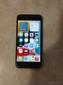 iPhone 8 / 64GB Black vľavo dole menšia puklinka