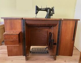 Starožitný šlapací šijací stroj LADA “77”