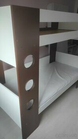 Poschodová posteľ