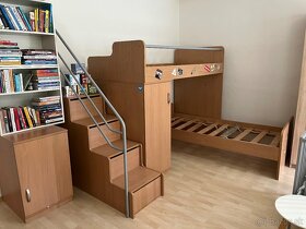 Poschodova postel “L” so schodami