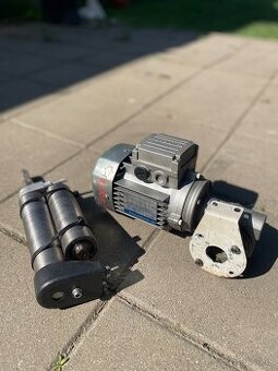 Elektromotor s prevodovkou na dopravníkový pás