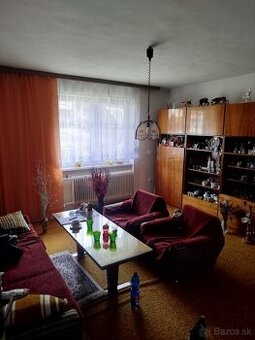 Rodinný dom s veľkým pozemkom v Oškerde, KNM