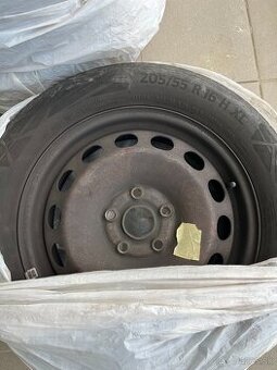 Letné pneumatiky 205/55 R16 na plechových diskoch