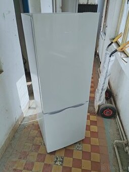 Predám chladničku Philco 163cm - 1