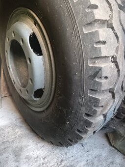 Nové pneumatiky s diskami Tatra 148