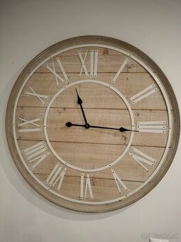 Nástenné hodiny