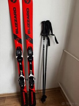 Detské zjazdové lyže spolu s lyžiarkami - 1