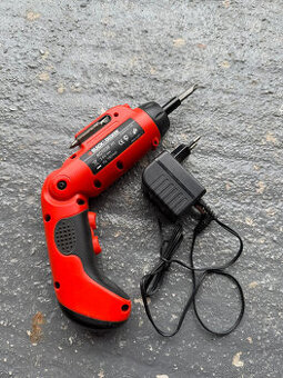 P: aku skrutkovač + aku sponkovačka