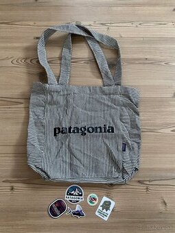 Patagonia recyklovaná taška + nálepky