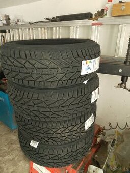 Zimné 215/65 R16