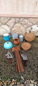 Čajník, ešus, ošatky, sekáč, tienidlo...