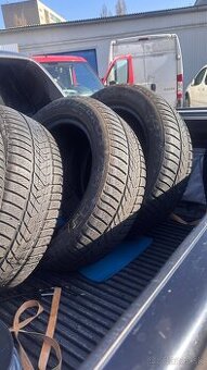 R18 235/55     PIRELLI SOTTOZERO 3