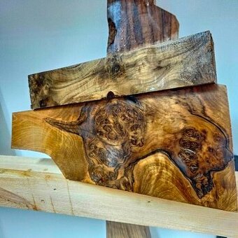 Drevo na pažbu_turecký orech