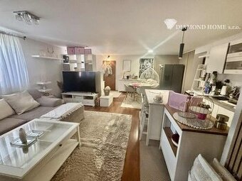 Na predaj priestranný 3 izbový byt s garážou pre dve autá