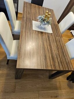 jedálenská stolička