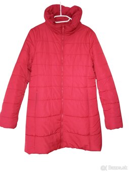 Cervena presivana tepla bunda nad kolena