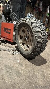 1ks pneu T3   235/70 R16 s diskom 6x139,7