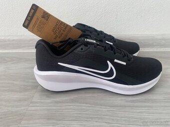 Nike 40,5 ( nové)