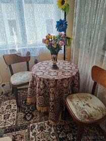 Starožitný stôl a 2 stoličky retro
