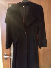 Dámsky dlhý čierny kabát