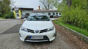 Toyota auris hybrid