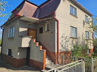 Rodinný dom na podnikanie v službách v obci Beluši