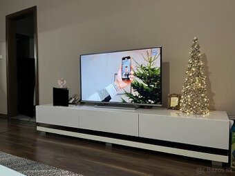 Stolík pod TV