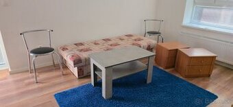 Darujem za symbolickú cenu váľanda, stolík, stoličky, kobere