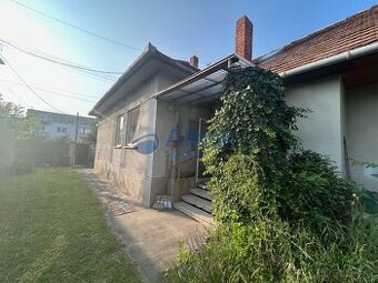 Veľmi zachovalý 4-izb.rodinný dom v centre mesta so skvelou 