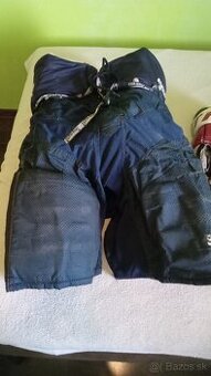 Hokejova vystroj, nekompletna