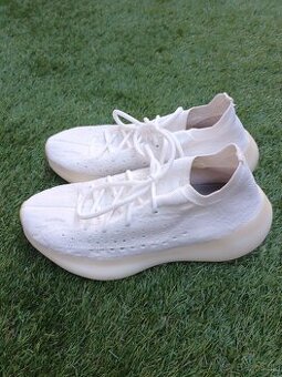 Biele tenisky typu Adidas Yeezy Boost