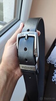 Hugo Boss čierny opasok ikonický