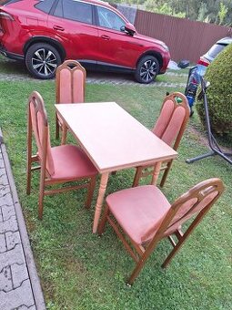 Predám stôl a stoličky