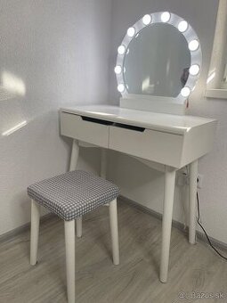 Led kozmetický stolik