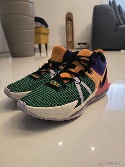 Lebron James tenisky