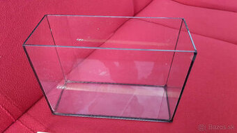 Predám menšie akvárium.