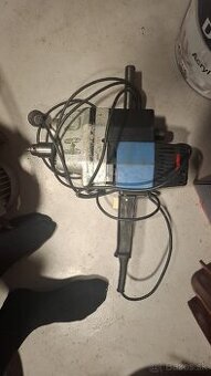 Trojvretenova vŕtačka narex