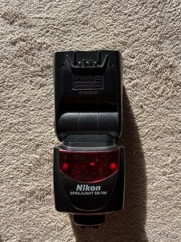 Blesk Nikon Speedlight SB-700
