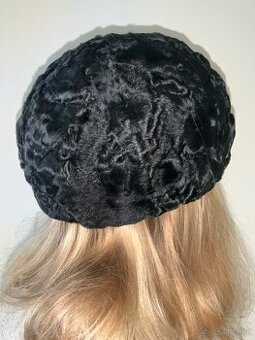 Exkluzivna damska ciapka z perzskej kozusiny