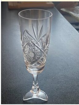 Kryštalový pohár na sekt
