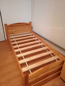 Predám drevenú postel