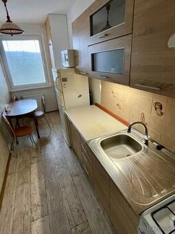 Na prenájom 3 izbový byt, čiastočná rekonštru.- Ťahanovce